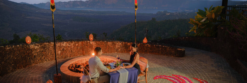 Romantic dinner at Blue Mountains in Kintamani